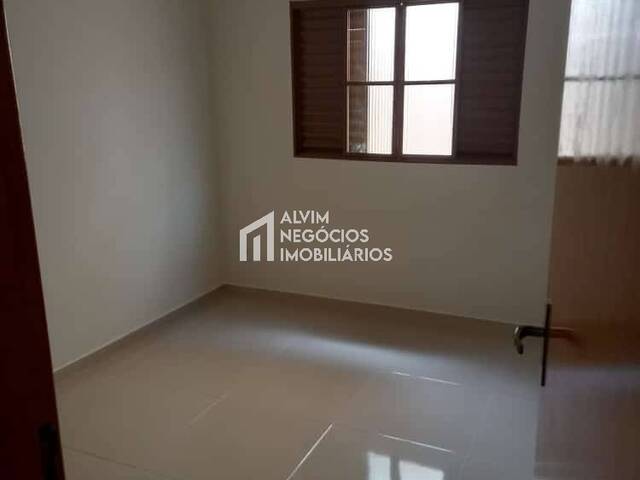 Casa para Venda em São José dos Campos - 4