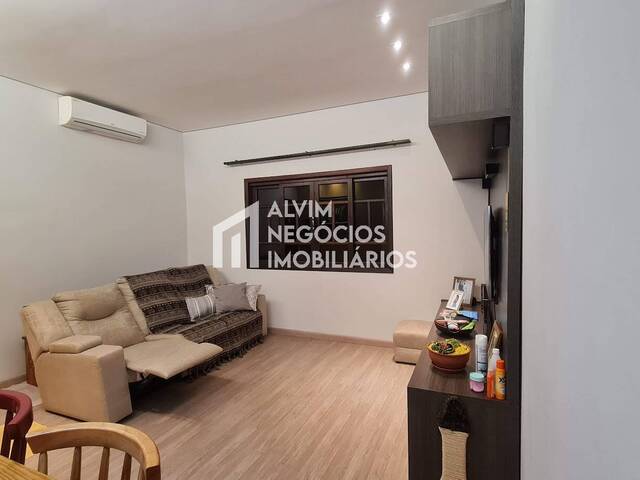 Casa para Venda em São José dos Campos - 3
