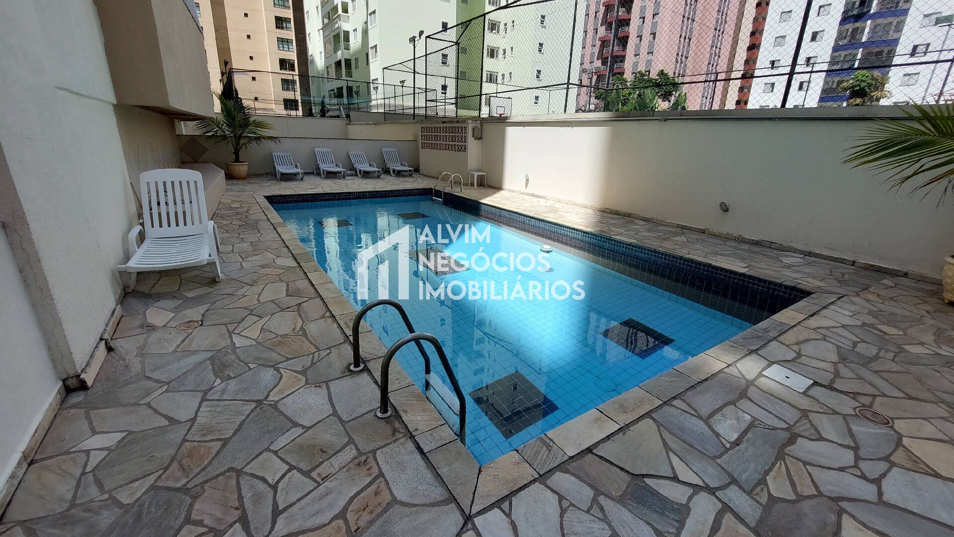 Apartamento à venda com 3 quartos, 94m² - Foto 11