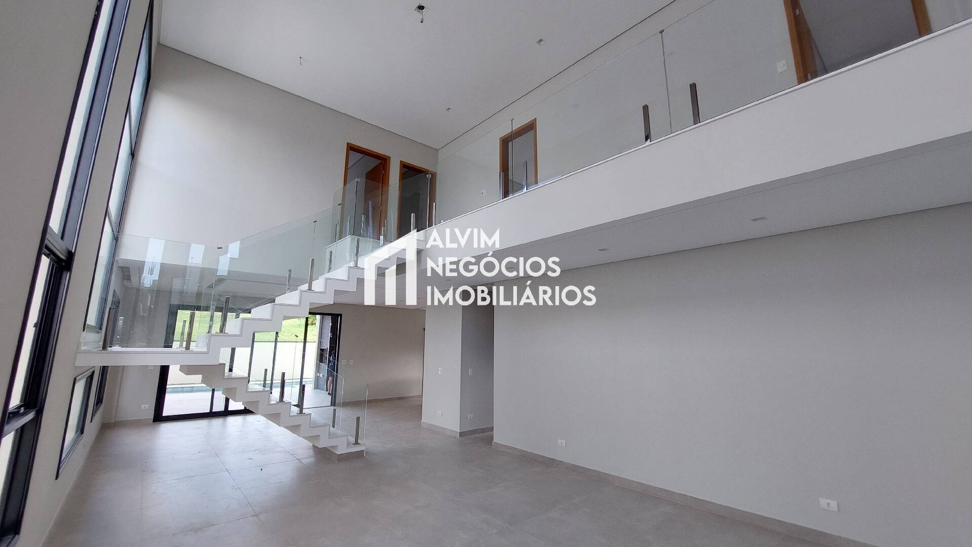 Sobrado, 4 quartos, 374 m² - Foto 1