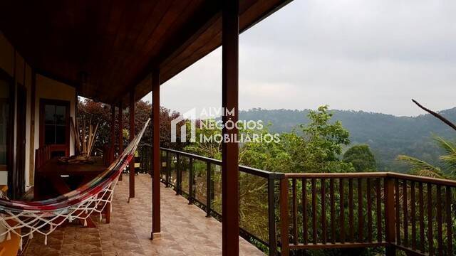 Casa à venda com 3 quartos, 250m² - Foto 1