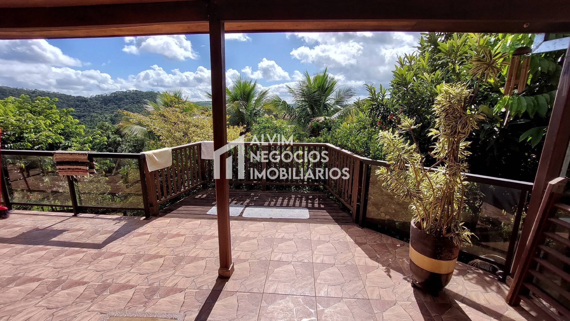 Casa à venda com 3 quartos, 250m² - Foto 2