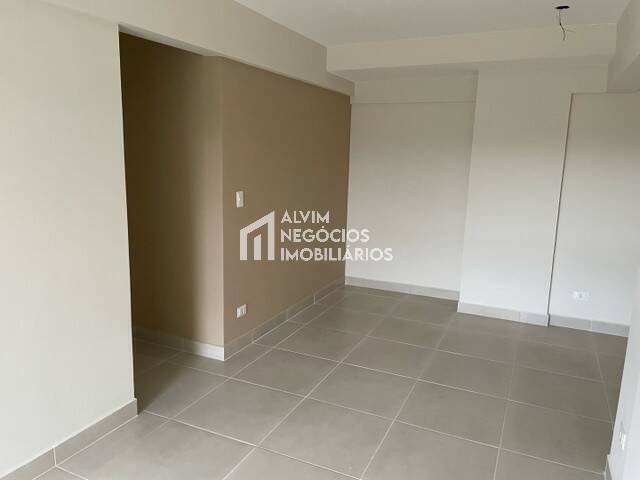 Apartamento à venda com 3 quartos, 96m² - Foto 2