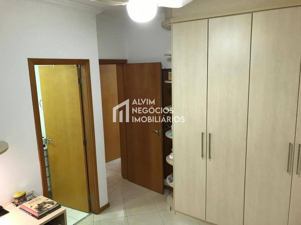 Apartamento à venda com 4 quartos, 143m² - Foto 7