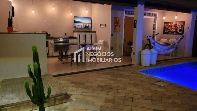Casa à venda com 3 quartos, 150m² - Foto 1