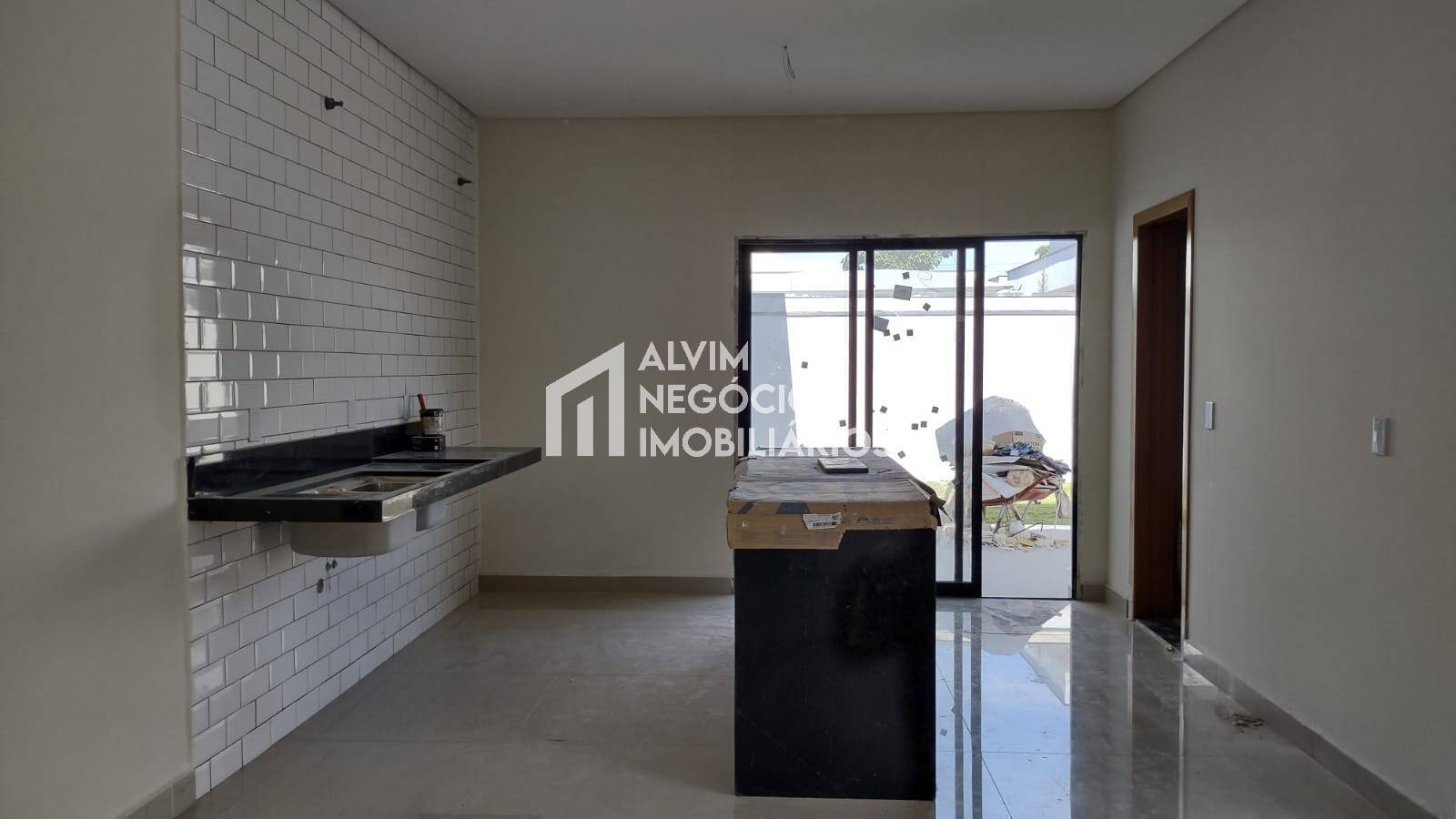 Casa à venda com 3 quartos, 160m² - Foto 1