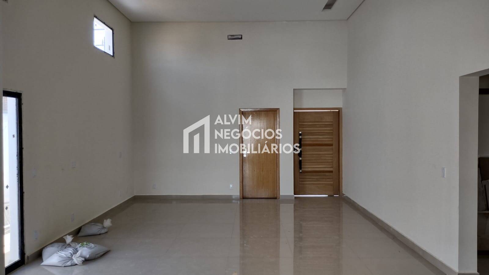 Casa à venda com 3 quartos, 160m² - Foto 2