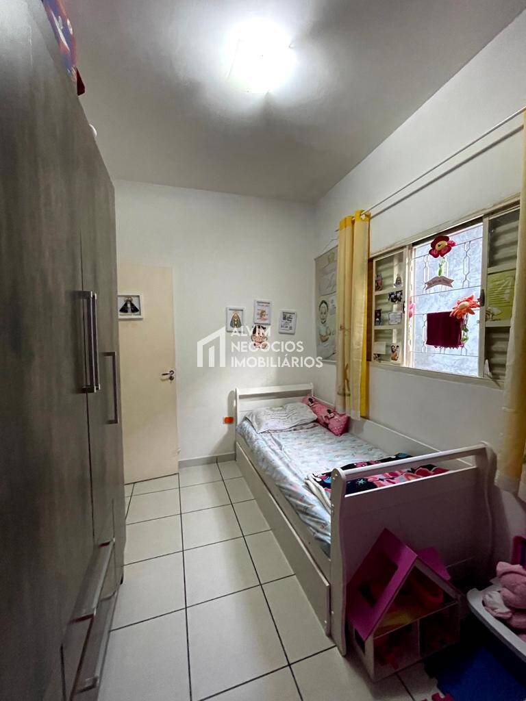 Casa à venda com 4 quartos, 145m² - Foto 2