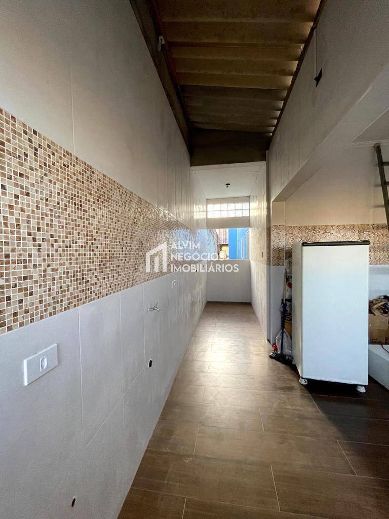 Casa à venda com 4 quartos, 145m² - Foto 1