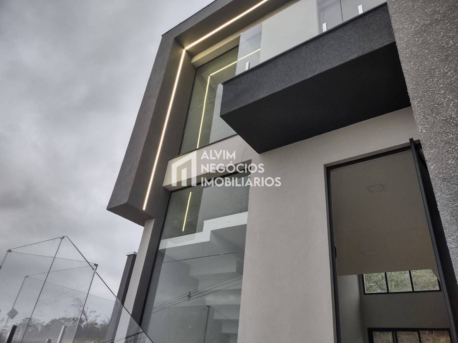 Sobrado à venda com 3 quartos, 236m² - Foto 2