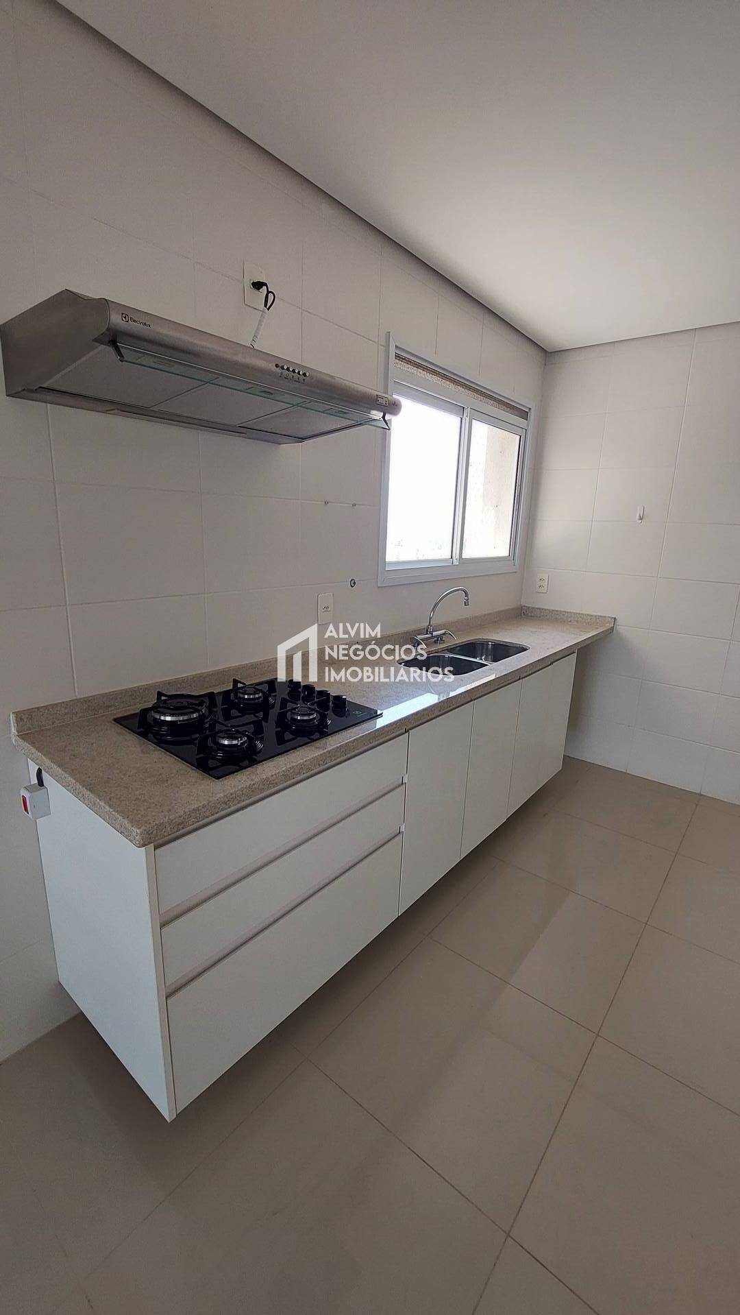Apartamento para alugar com 4 quartos, 245m² - Foto 2