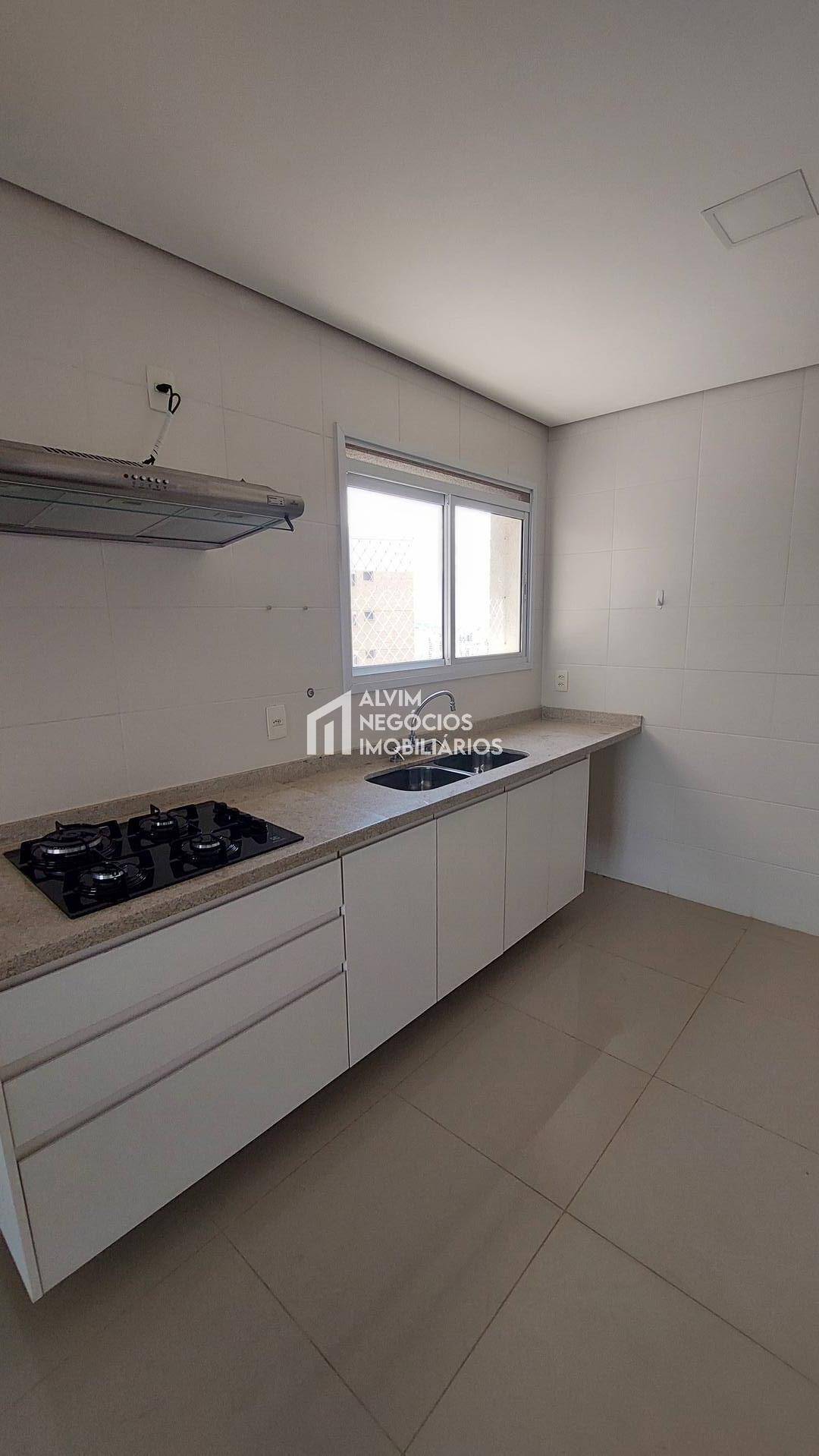 Apartamento para alugar com 4 quartos, 245m² - Foto 3