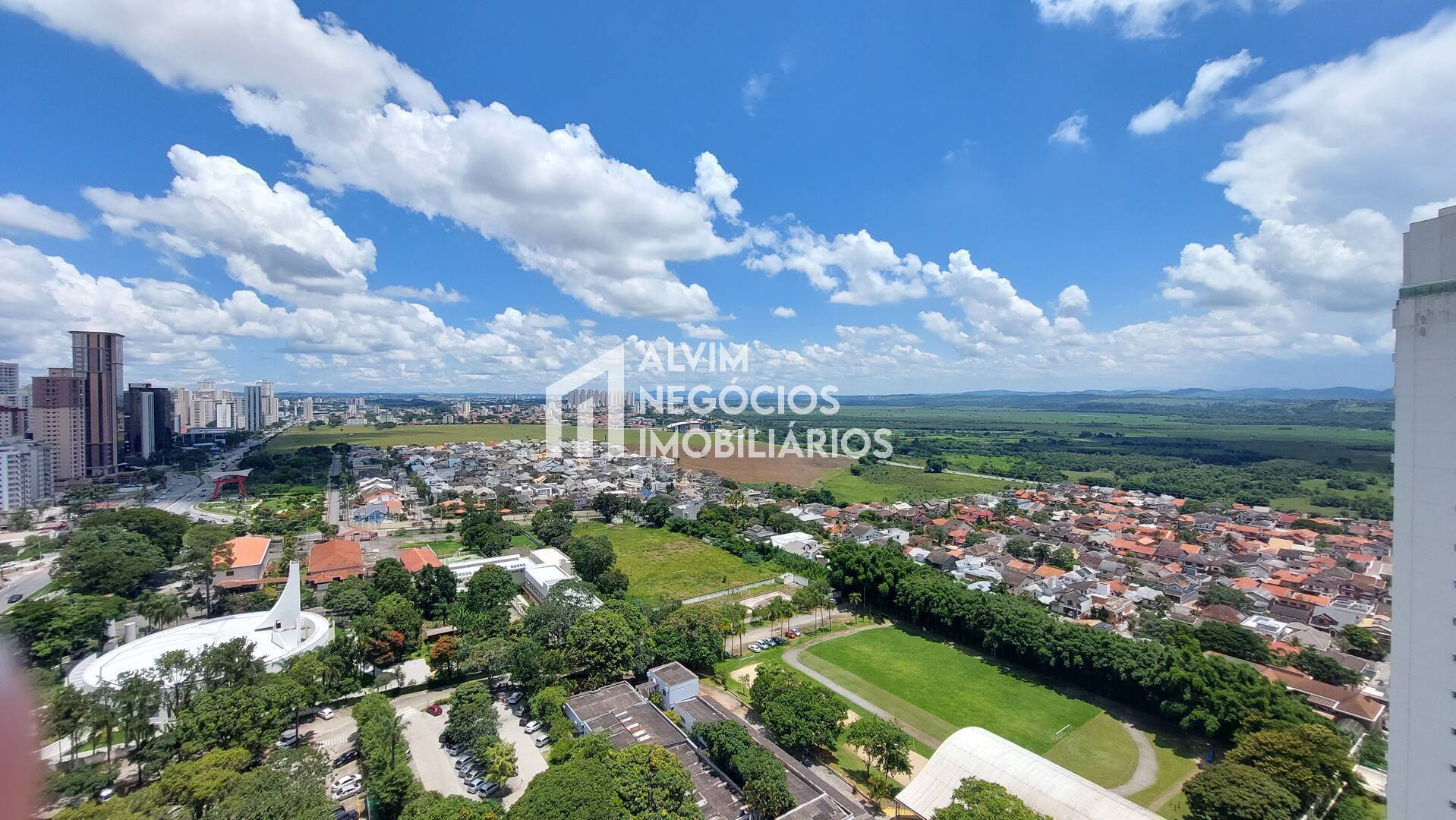 Apartamento para alugar com 4 quartos, 245m² - Foto 9