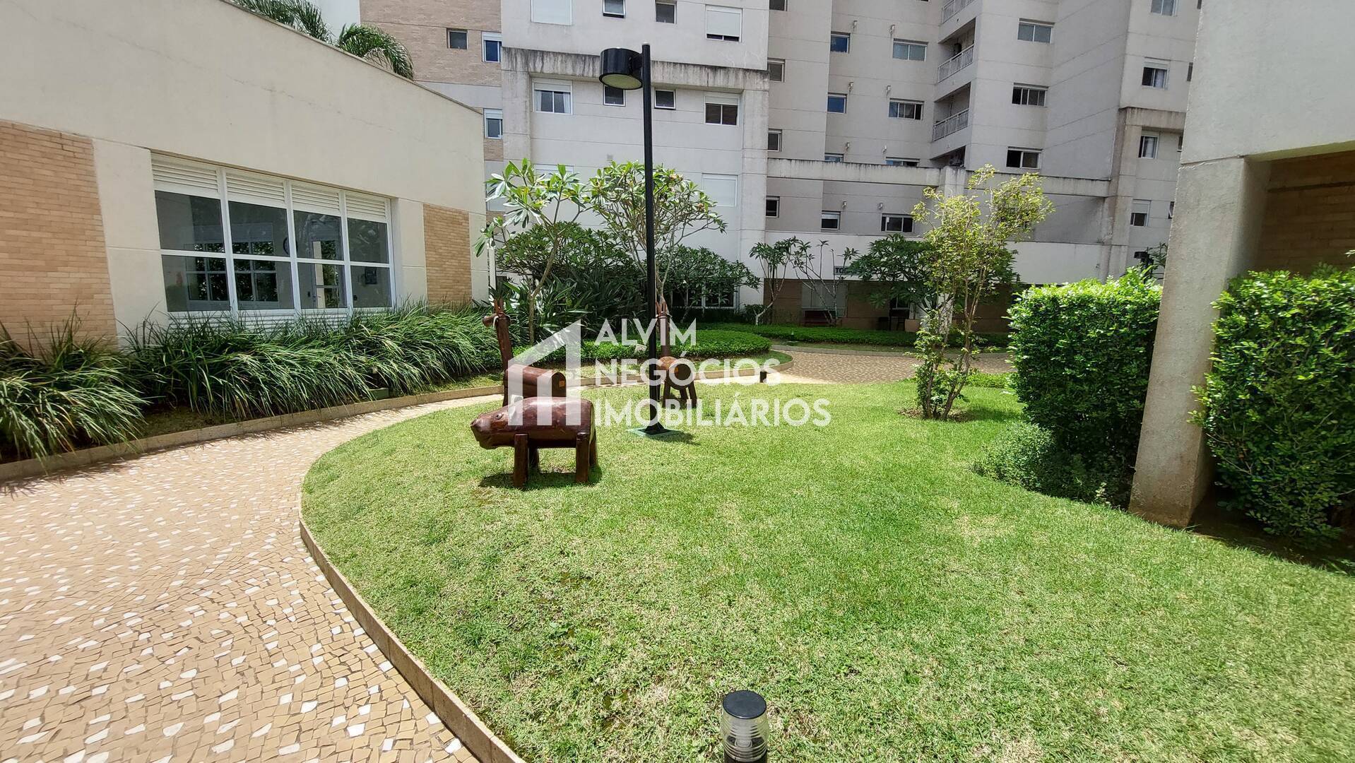 Apartamento para alugar com 4 quartos, 245m² - Foto 11
