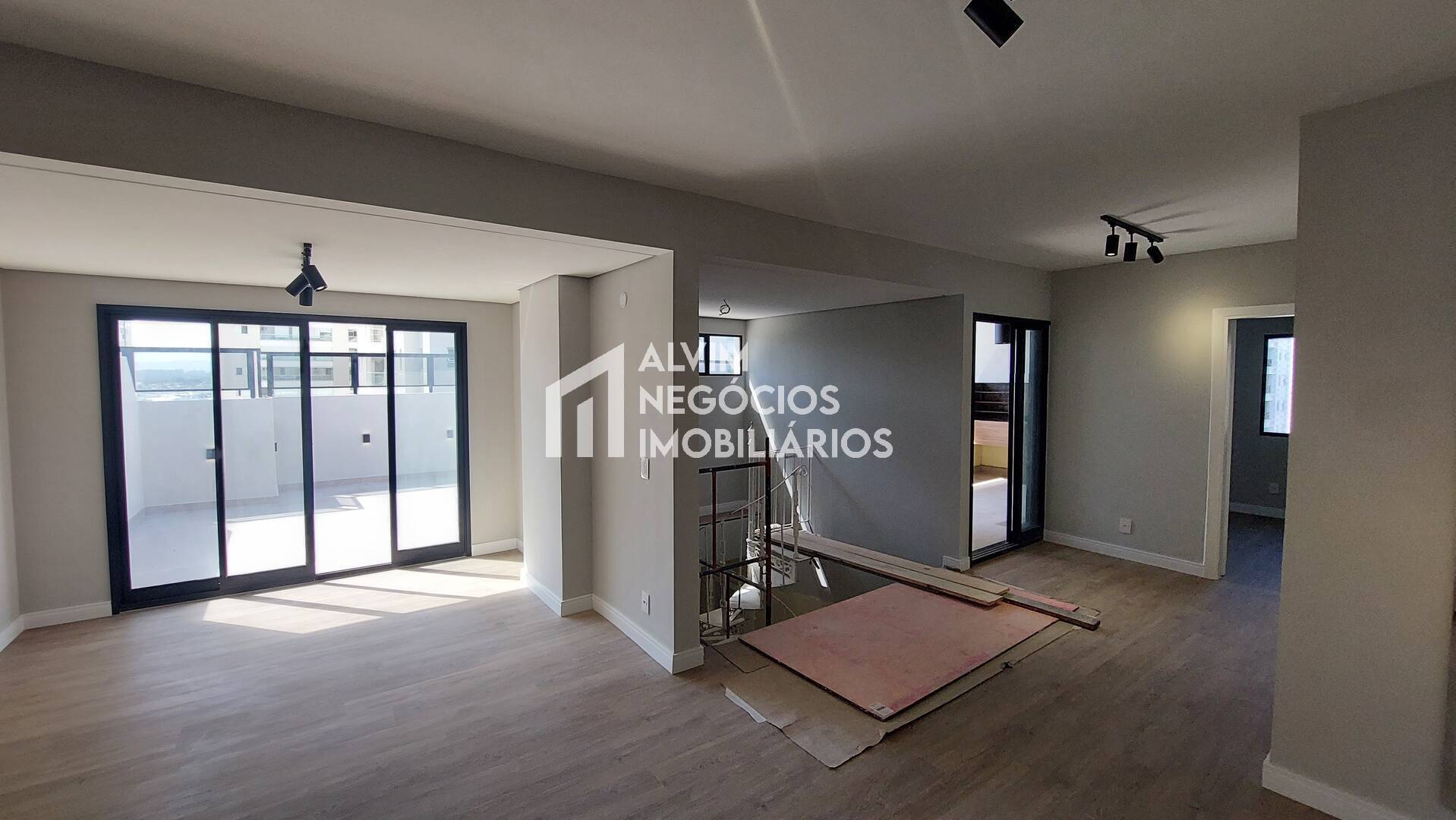Cobertura à venda com 3 quartos, 254m² - Foto 1