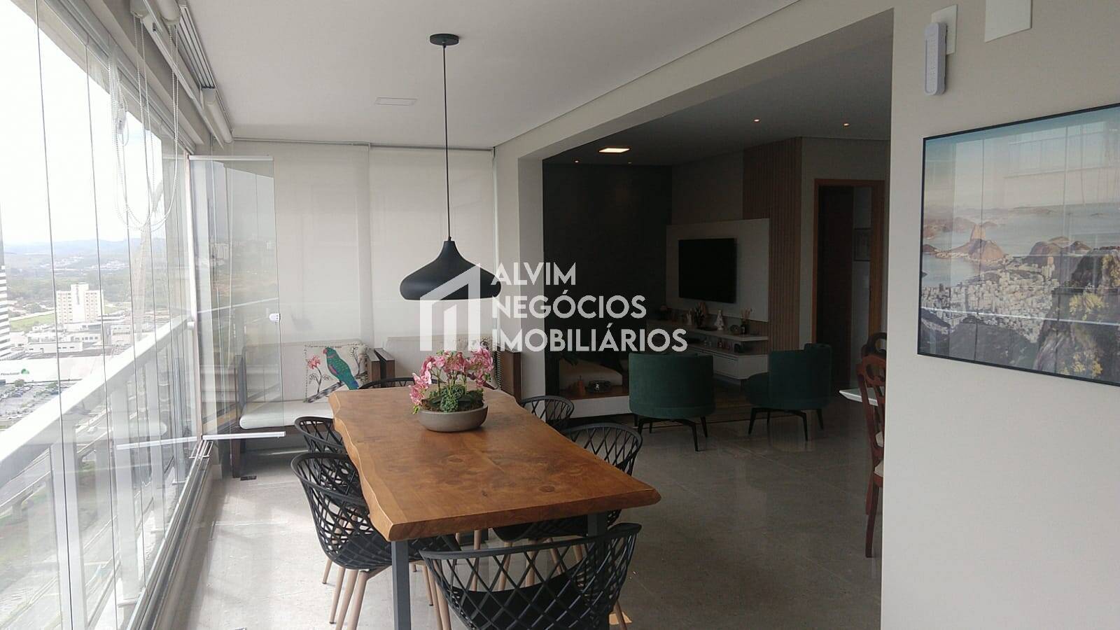 Apartamento à venda com 4 quartos, 147m² - Foto 1