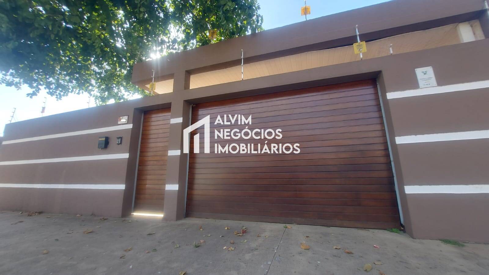 Casa, 4 quartos, 240 m² - Foto 1