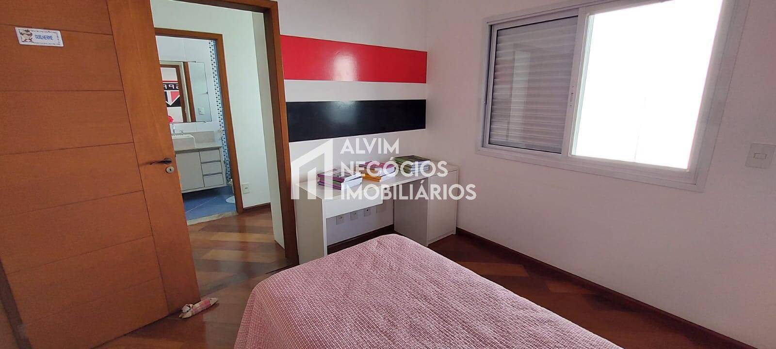 Casa à venda com 5 quartos, 1000m² - Foto 30