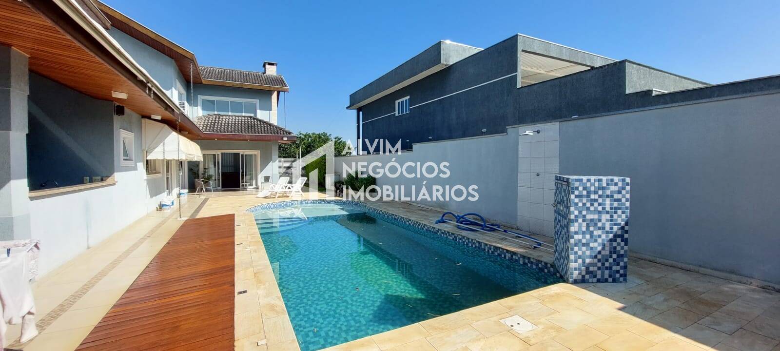 Casa à venda com 5 quartos, 1000m² - Foto 1
