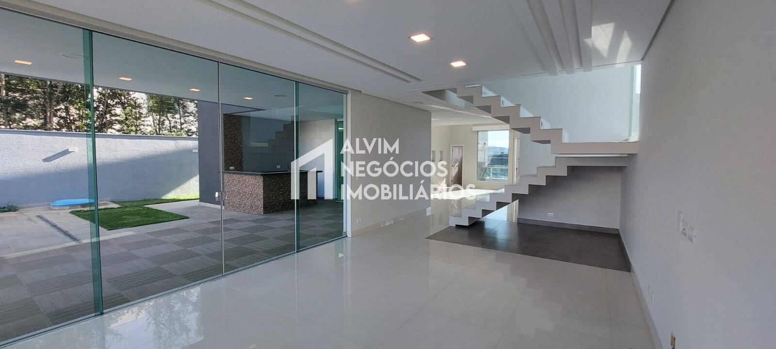 Sobrado à venda com 3 quartos, 500m² - Foto 2