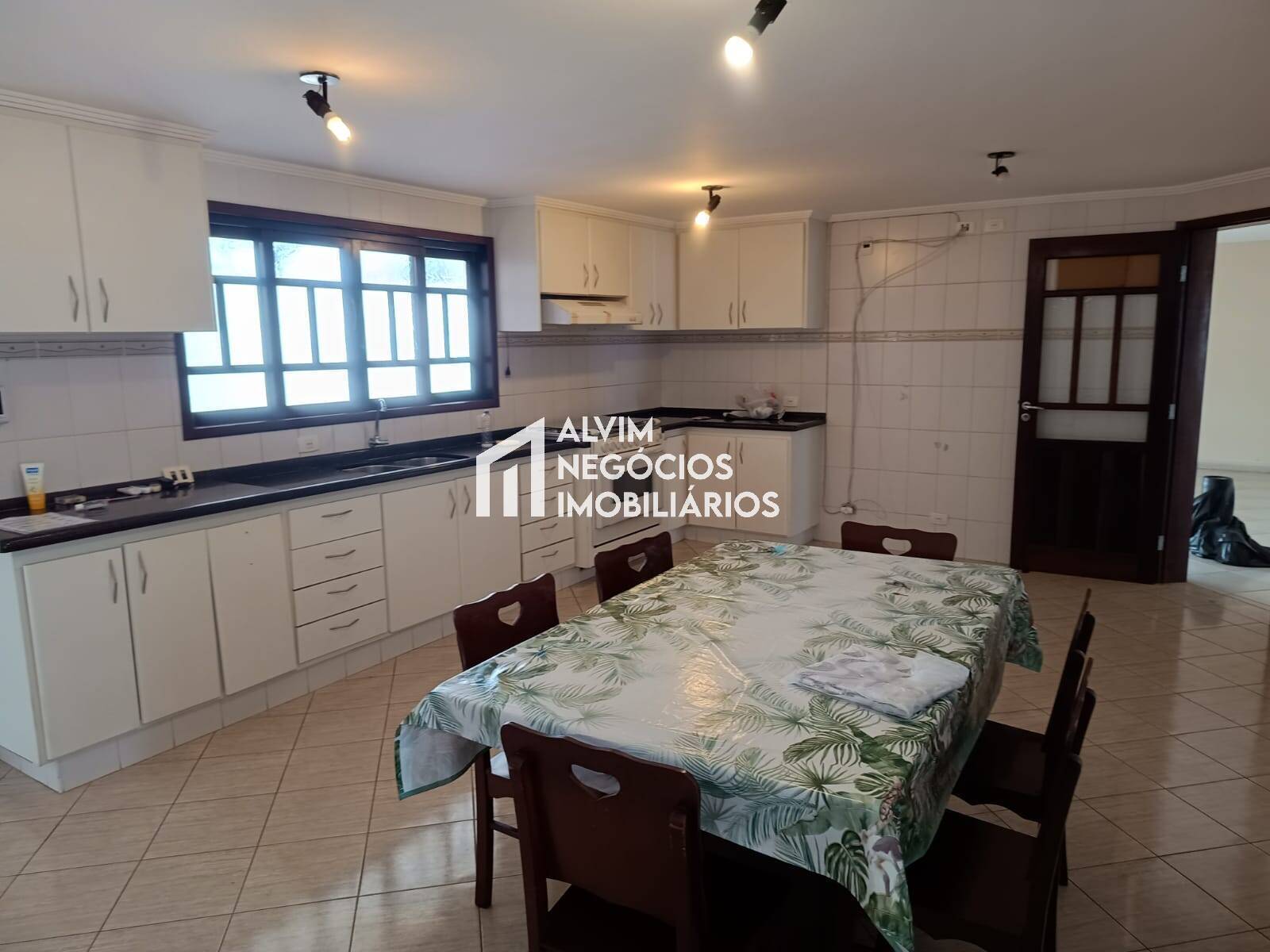 Casa, 4 quartos, 240 m² - Foto 11