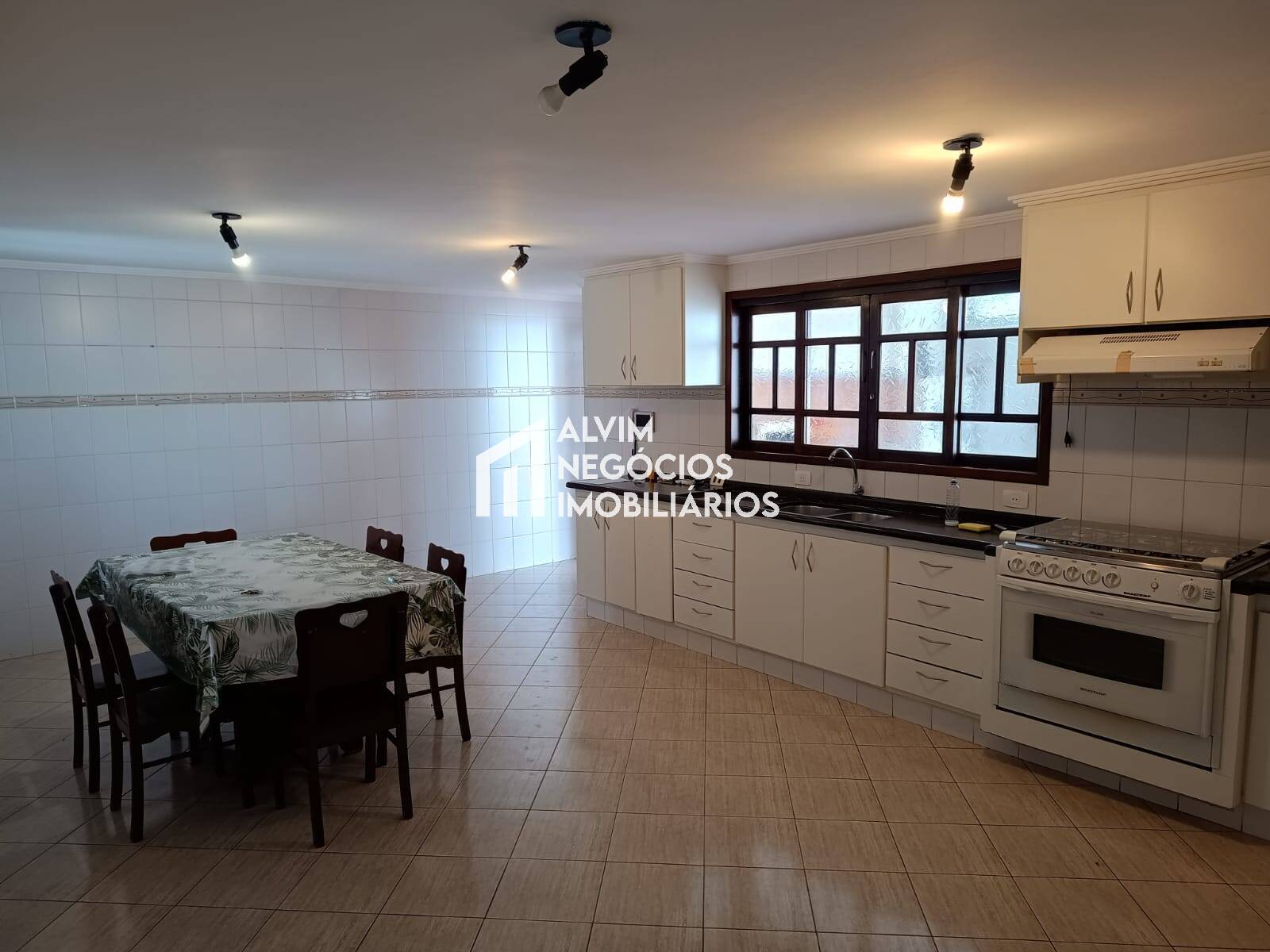 Casa, 4 quartos, 240 m² - Foto 13