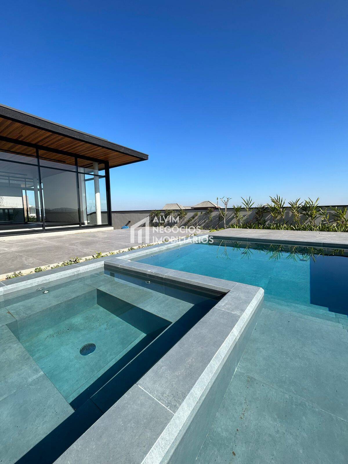 Sobrado à venda com 2 quartos, 600m² - Foto 4