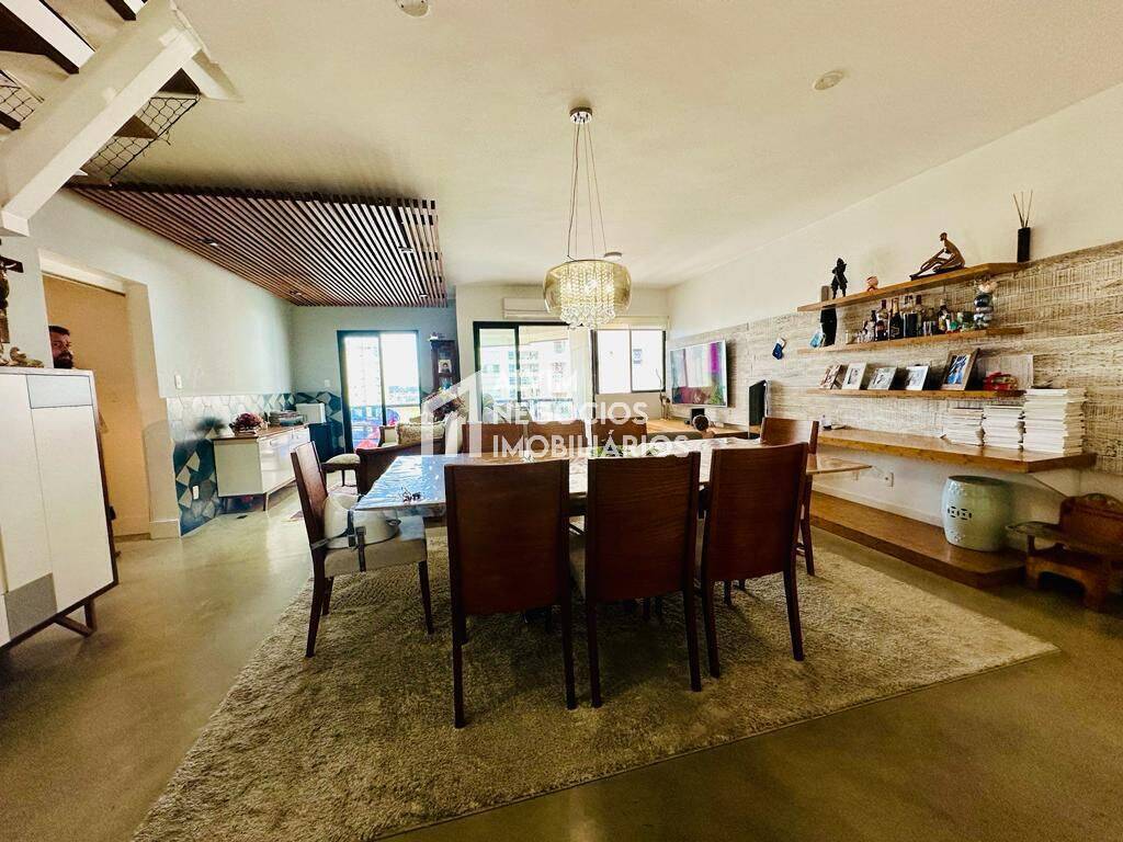 Cobertura à venda com 3 quartos, 260m² - Foto 1