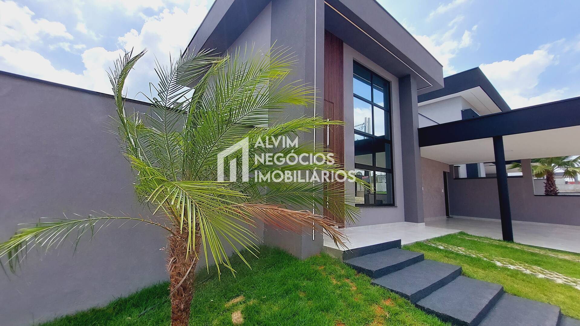 Casa à venda com 3 quartos, 142m² - Foto 1