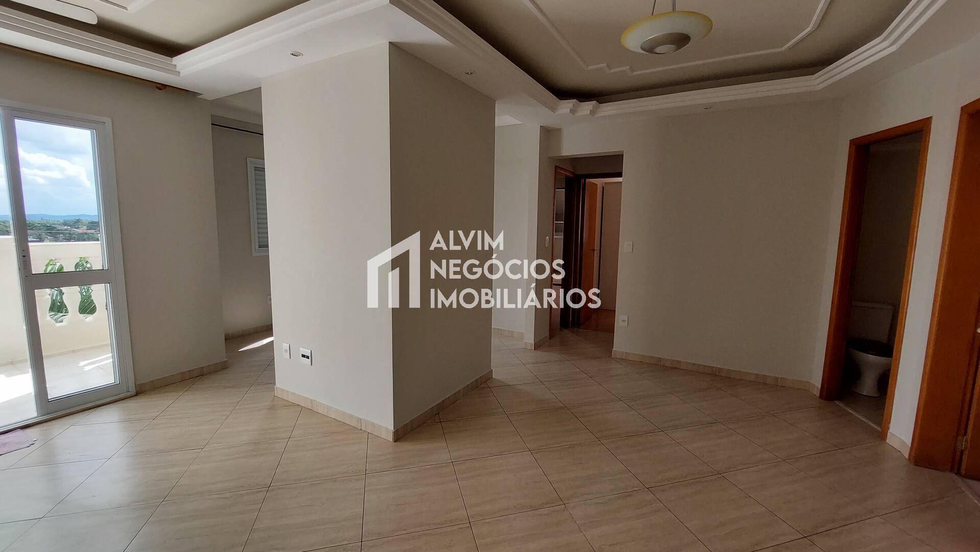 Apartamento à venda com 3 quartos, 110m² - Foto 2