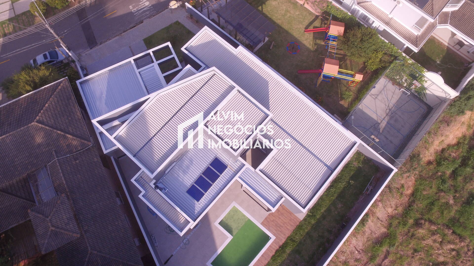 Casa, 4 quartos, 268 m² - Foto 1