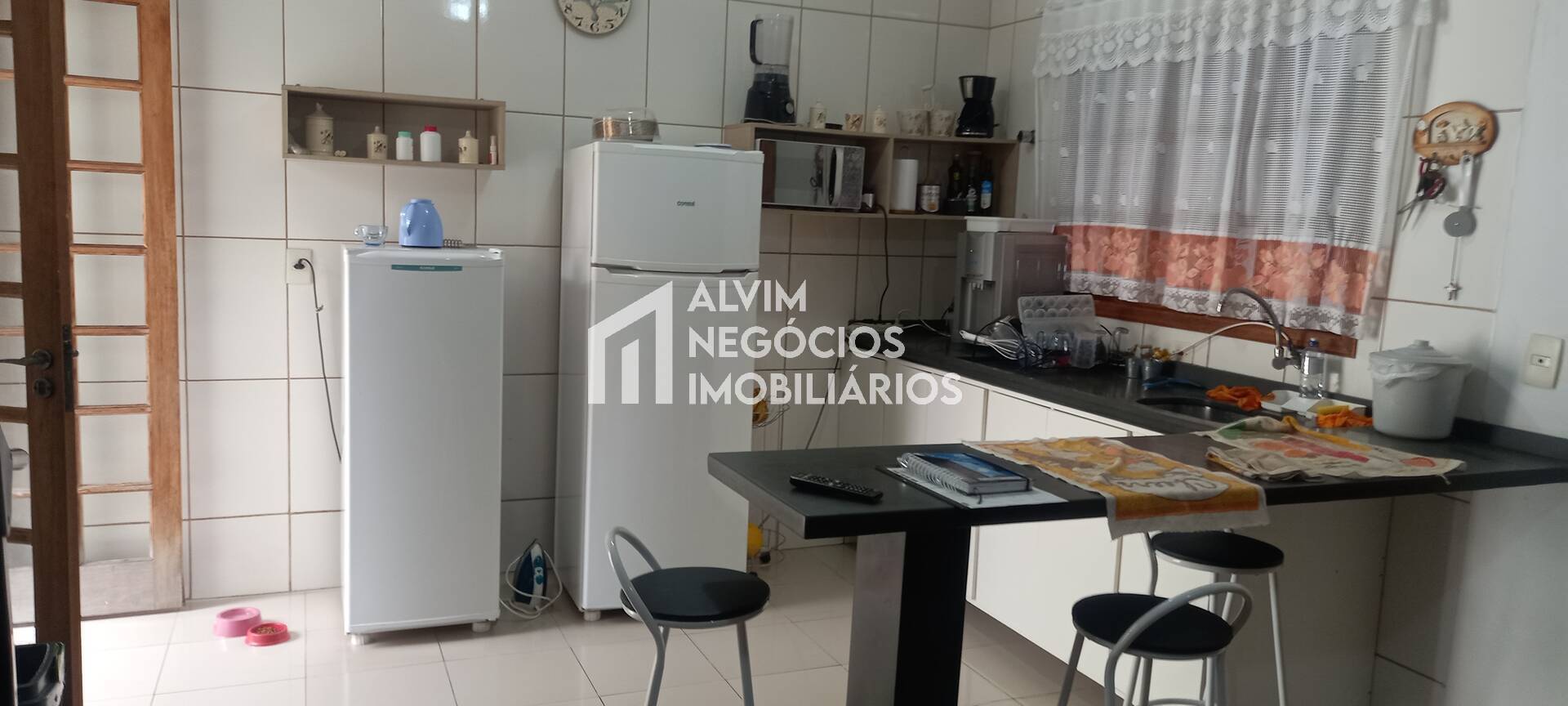 Casa à venda com 2 quartos, 70m² - Foto 4