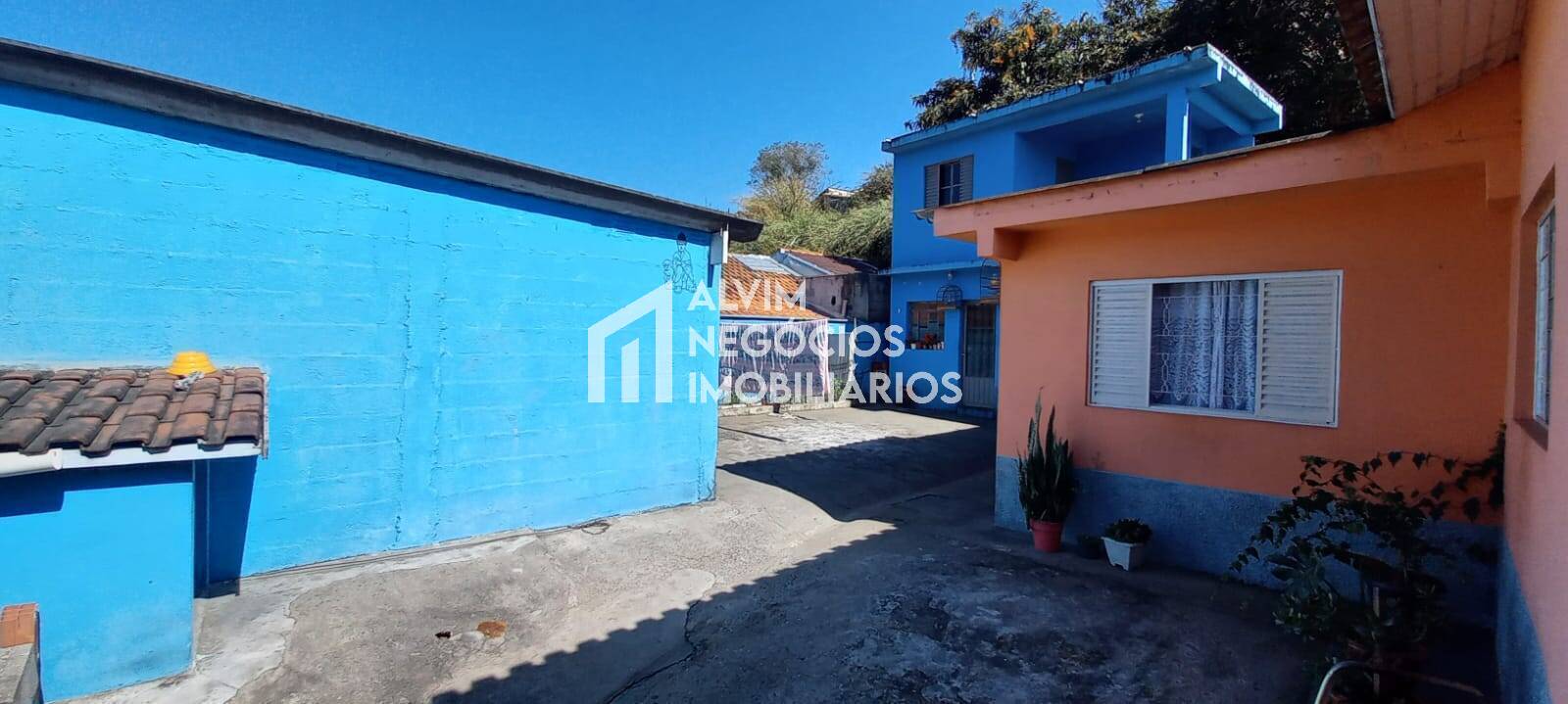 Casa à venda com 3 quartos, 385m² - Foto 1