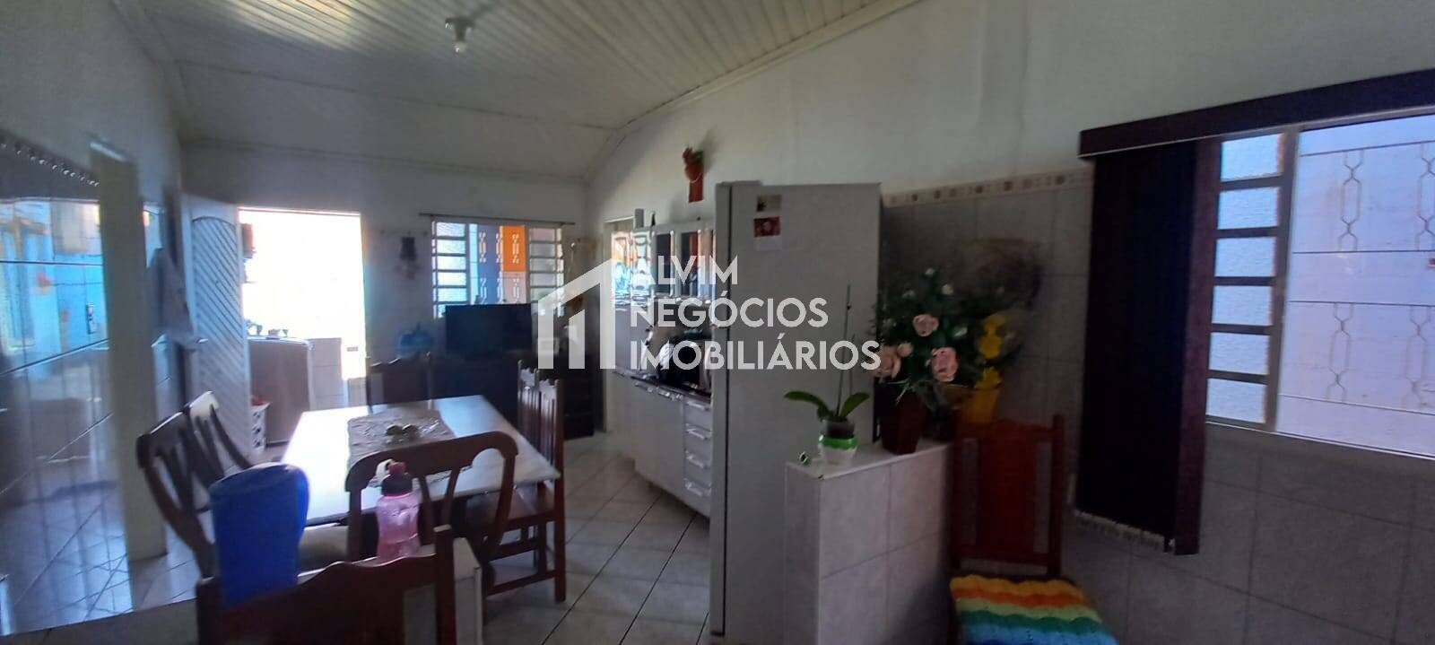 Casa à venda com 3 quartos, 385m² - Foto 2