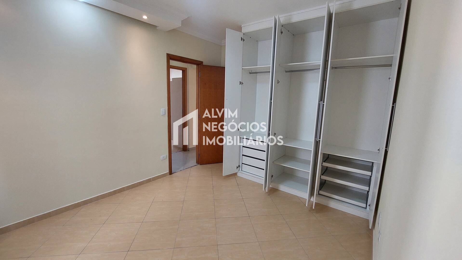 Apartamento à venda com 3 quartos, 94m² - Foto 1
