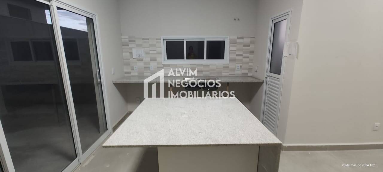 Casa à venda com 3 quartos, 151m² - Foto 3