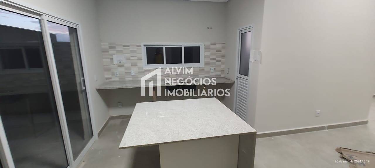 Casa à venda com 3 quartos, 151m² - Foto 4