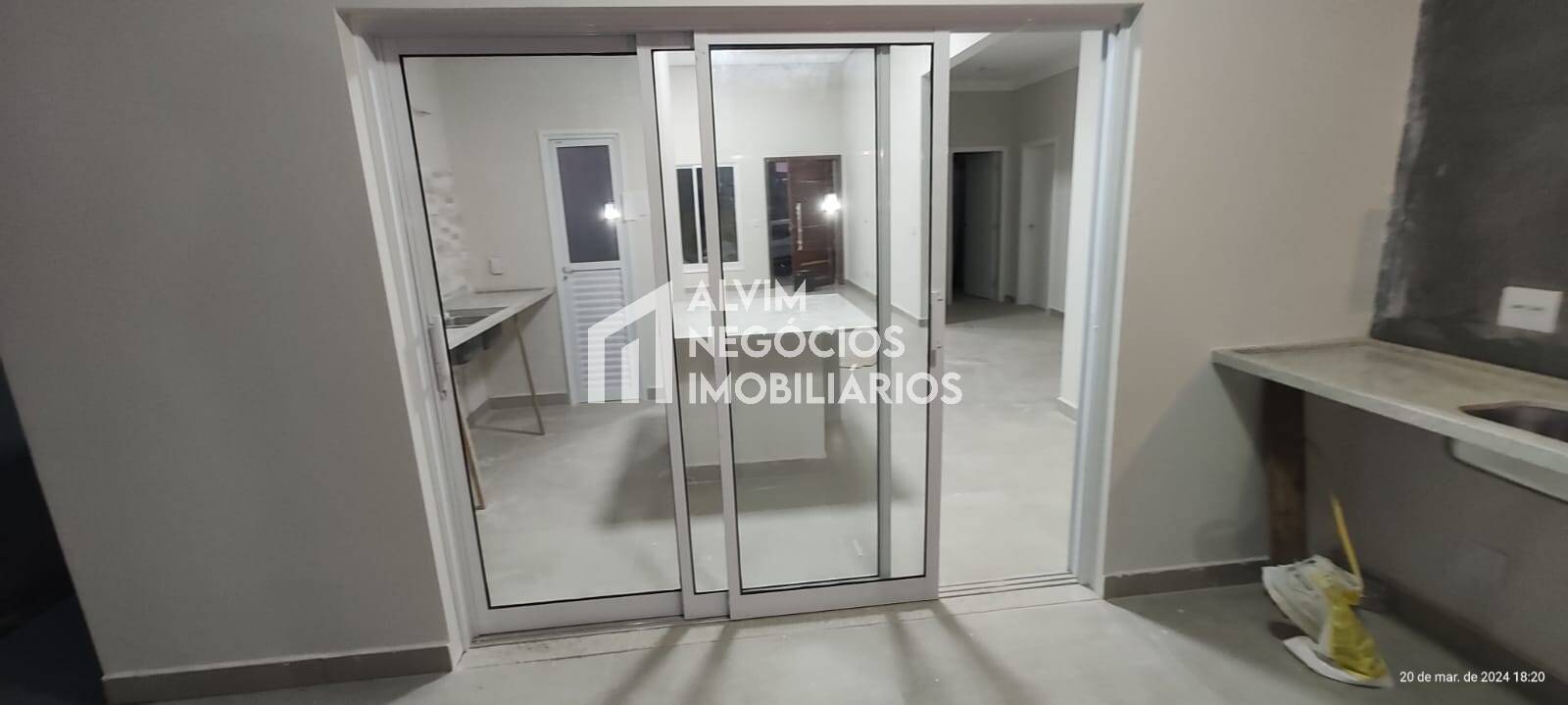 Casa à venda com 3 quartos, 151m² - Foto 5