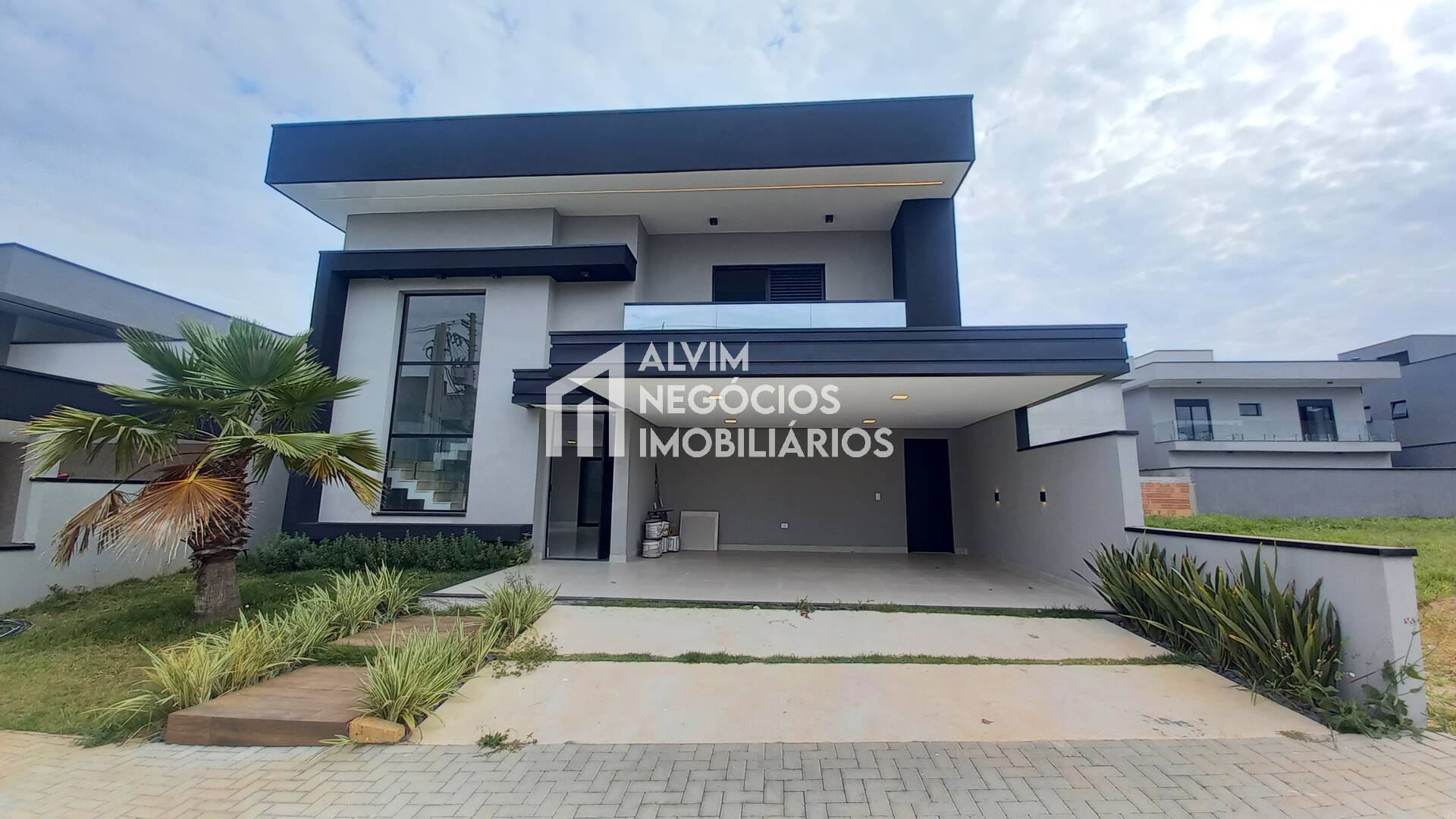 Sobrado à venda com 3 quartos, 350m² - Foto 1