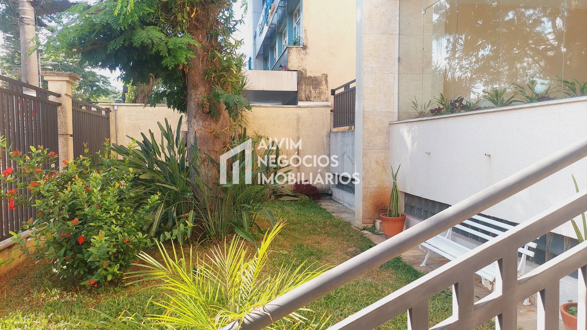 Apartamento à venda com 2 quartos, 75m² - Foto 23