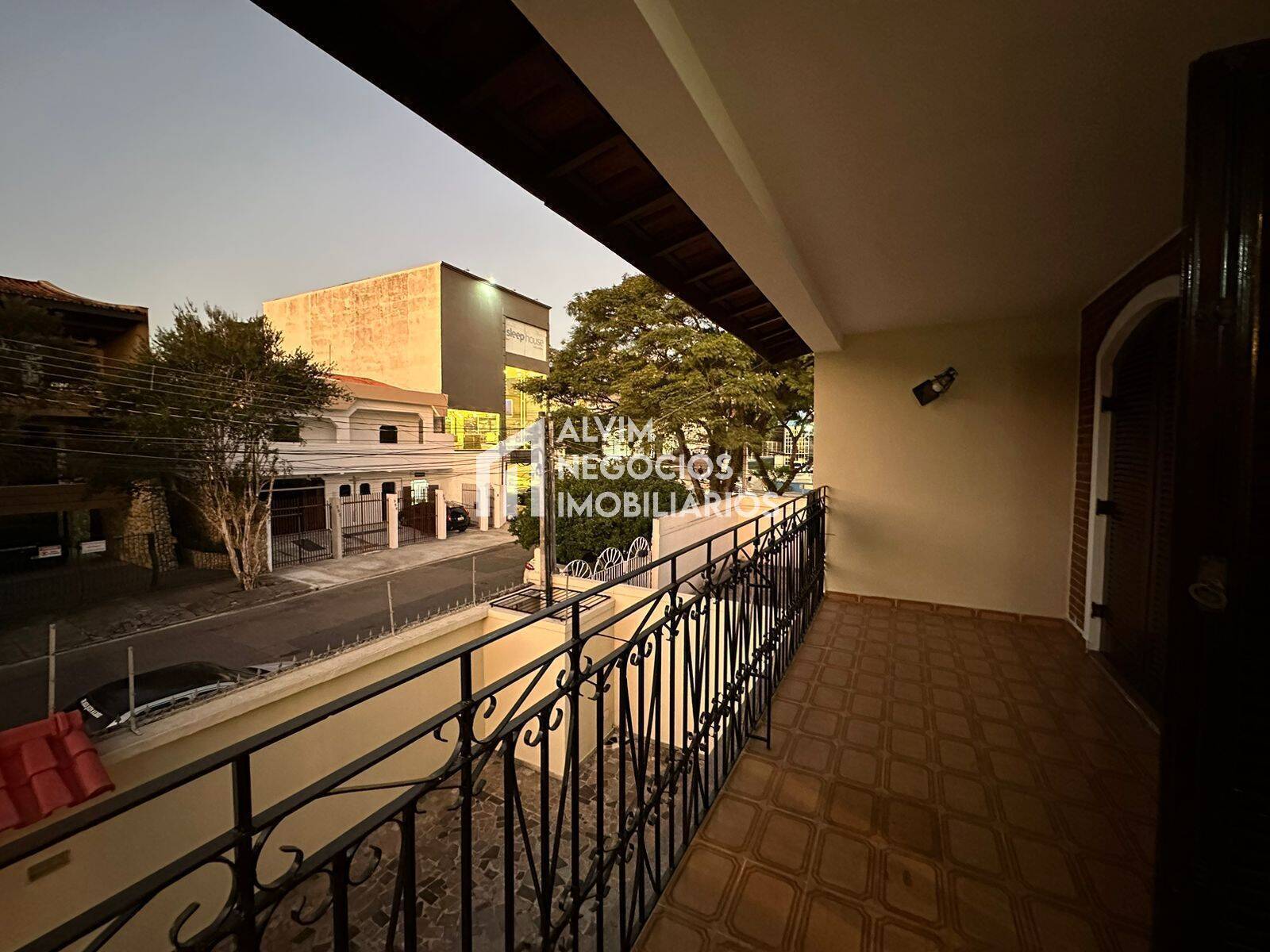 Sobrado à venda com 5 quartos, 400m² - Foto 2