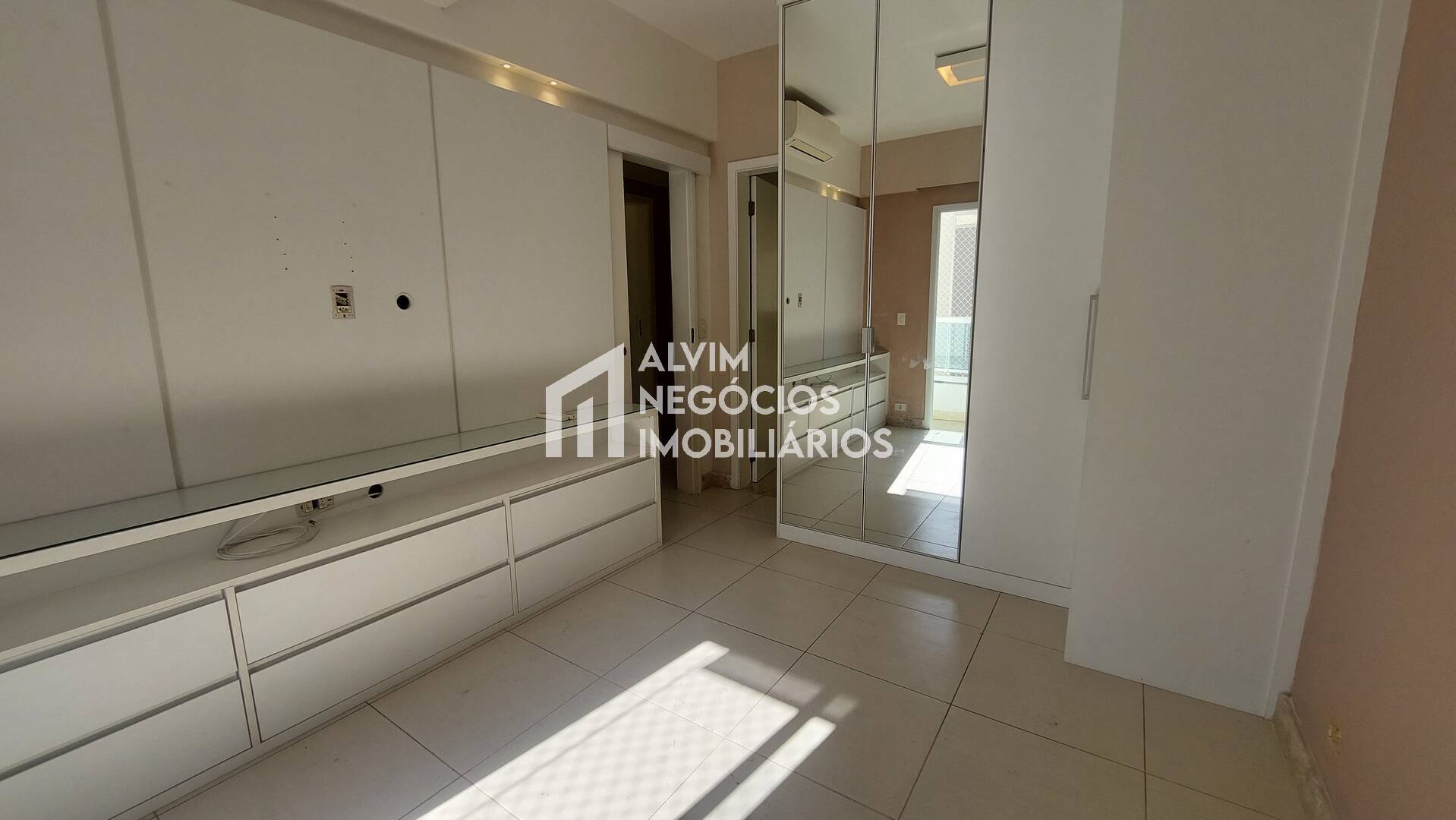 Apartamento à venda com 3 quartos, 110m² - Foto 2