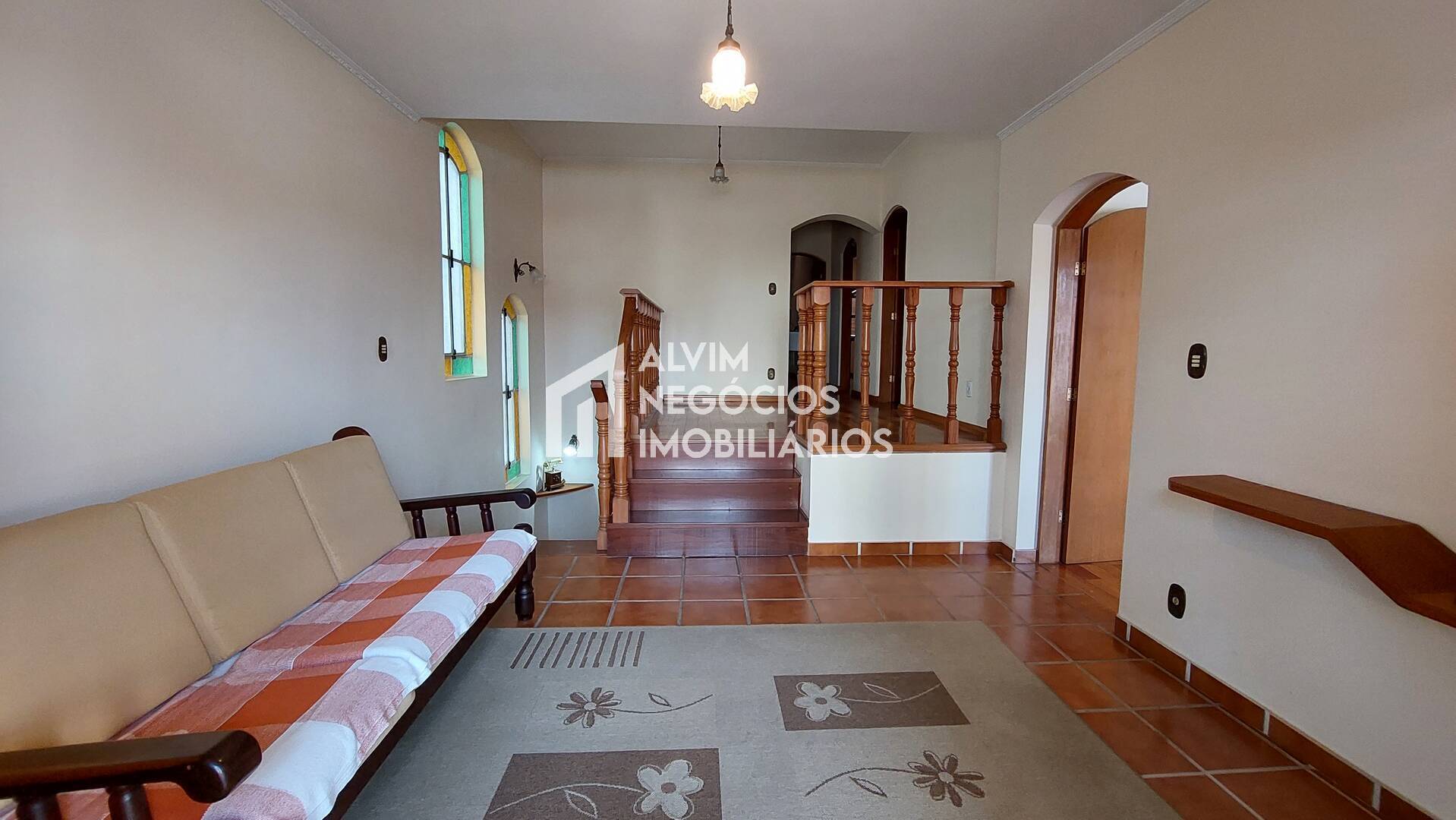 Sobrado à venda com 4 quartos, 270m² - Foto 1