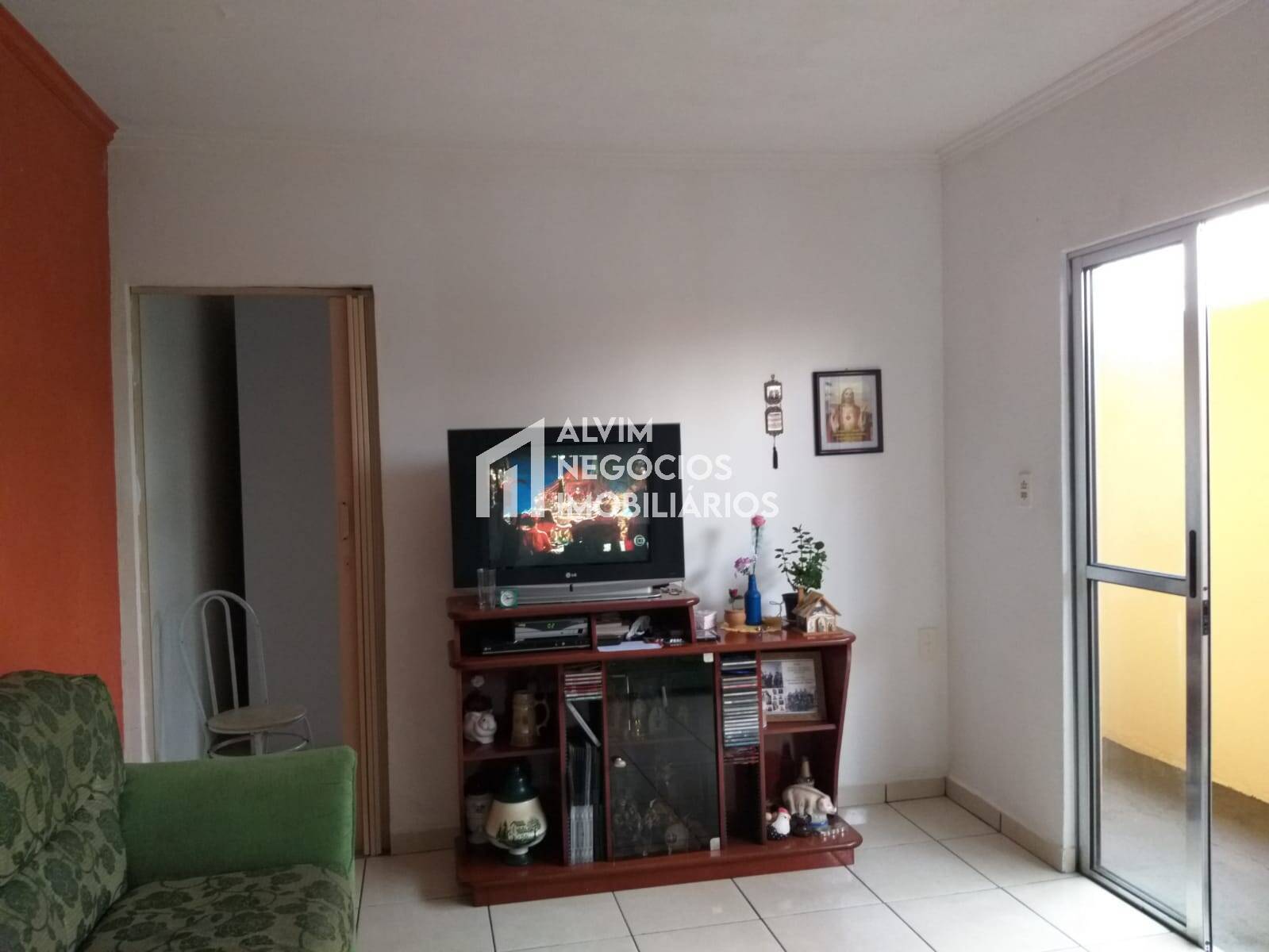 Casa à venda com 3 quartos, 130m² - Foto 2