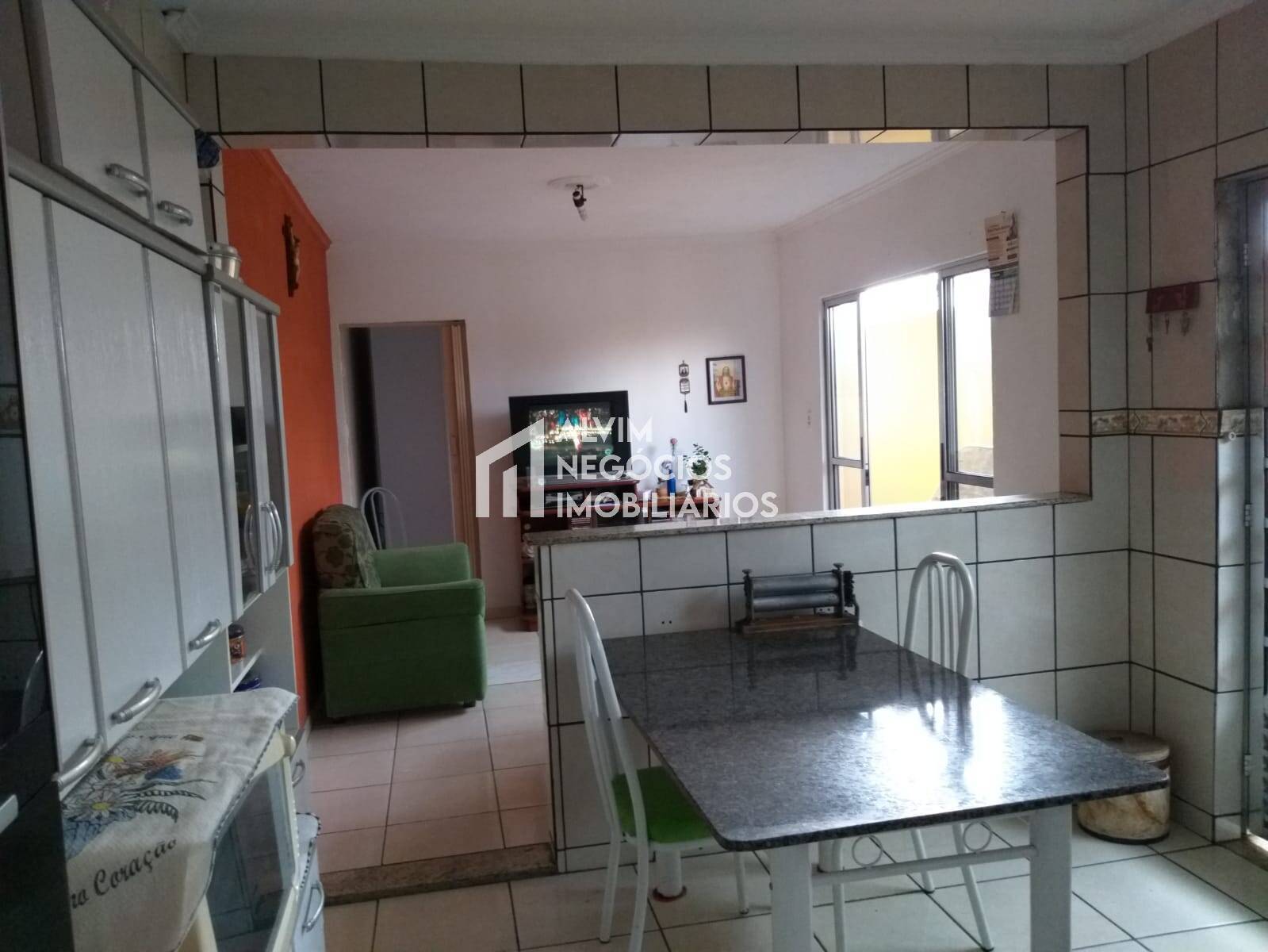 Casa à venda com 3 quartos, 130m² - Foto 1