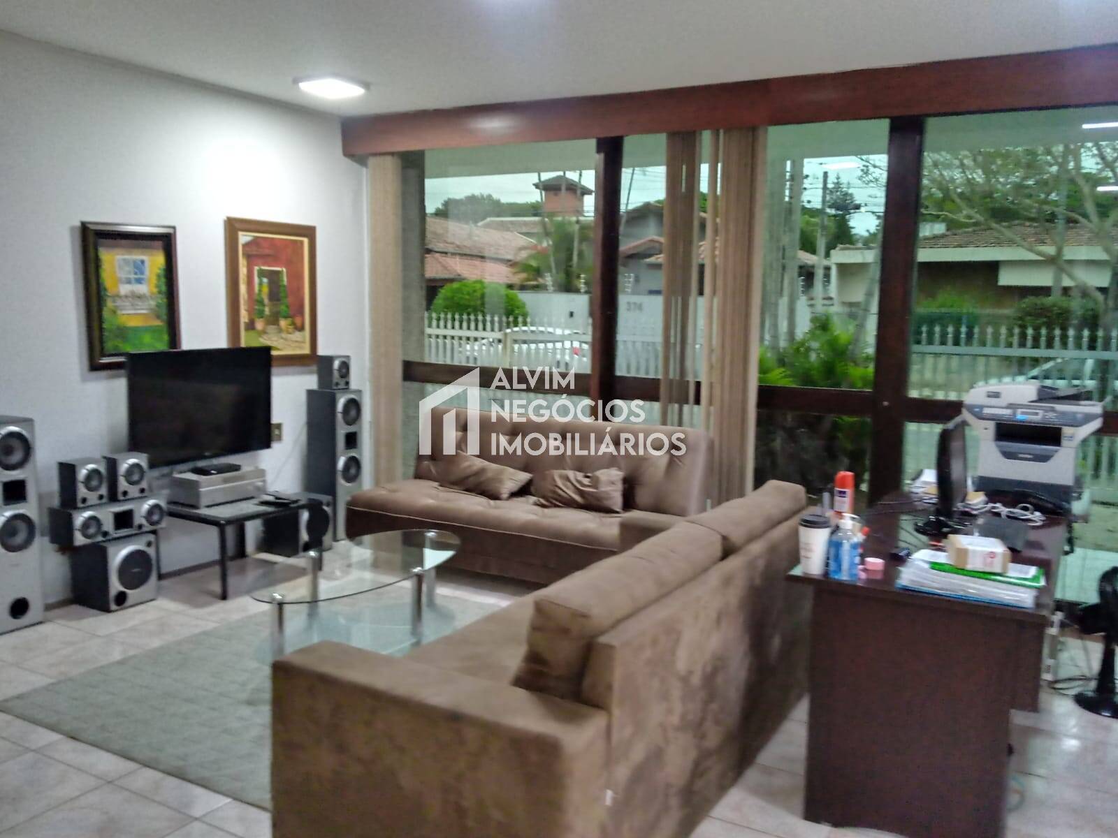 Casa à venda com 4 quartos, 450m² - Foto 2