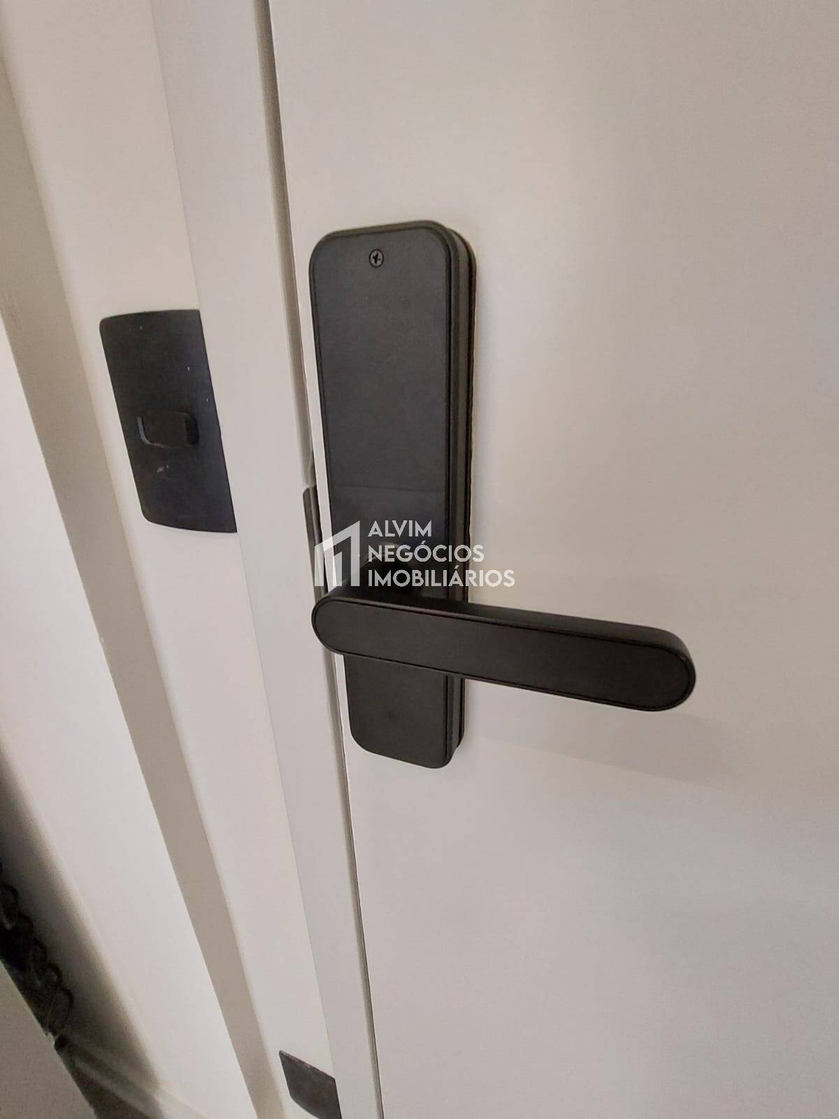 Apartamento à venda com 2 quartos, 75m² - Foto 2