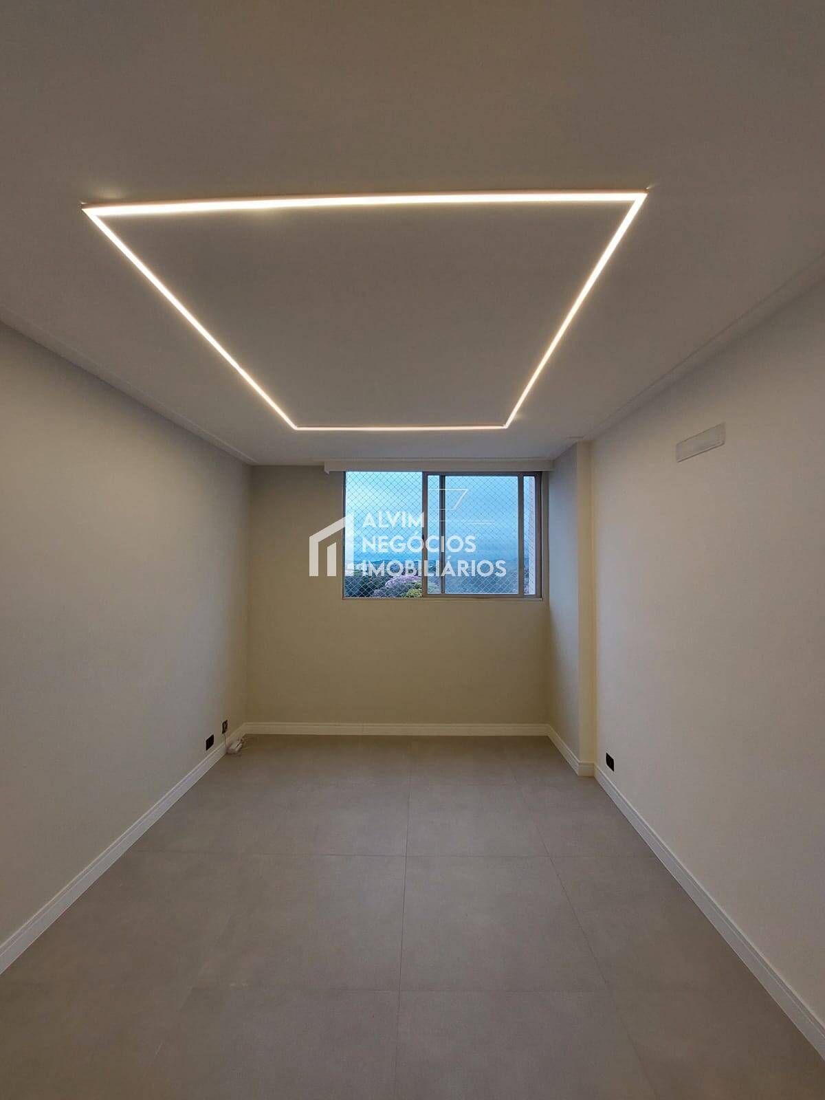 Apartamento à venda com 2 quartos, 75m² - Foto 1