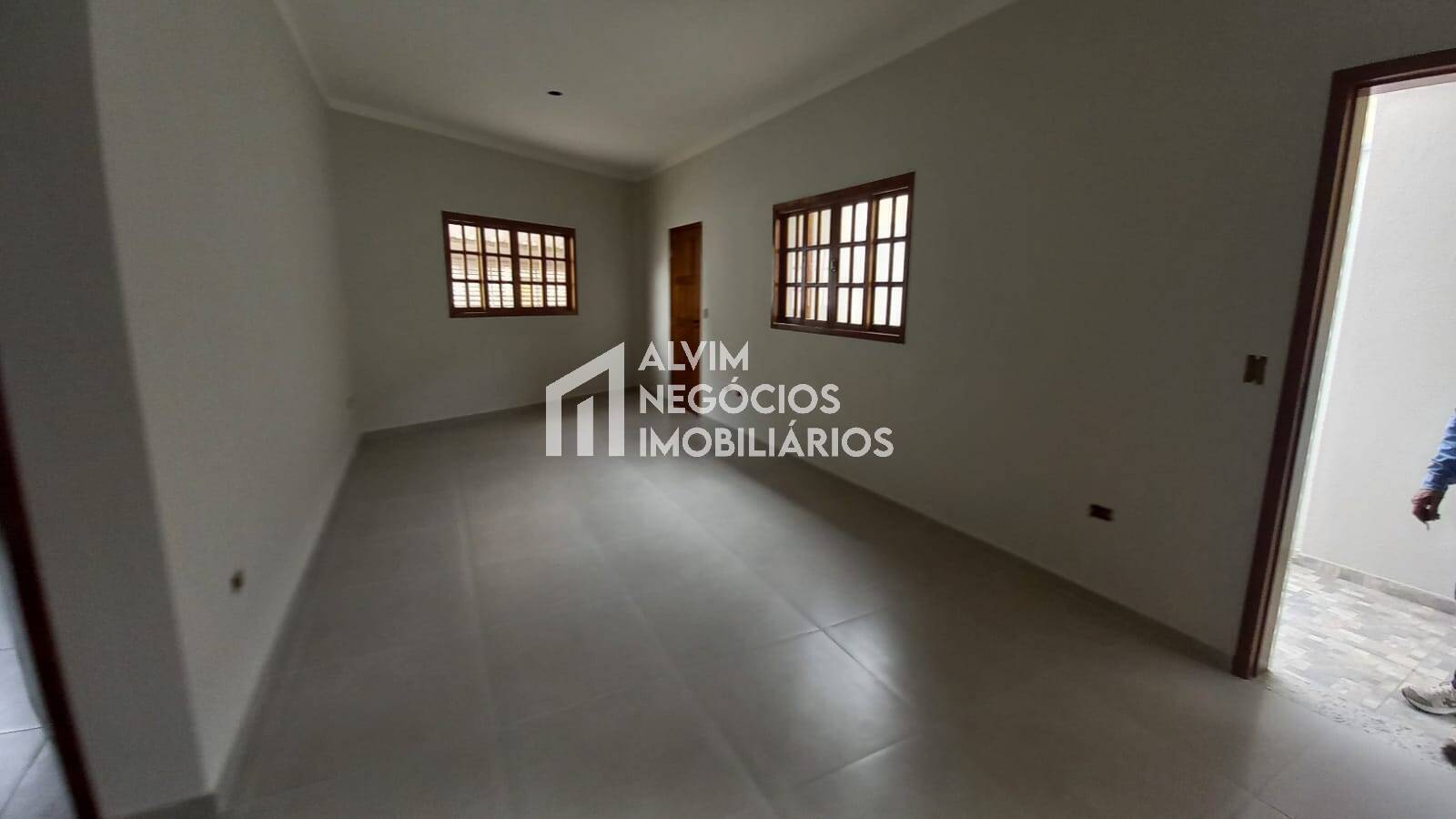 Casa à venda com 2 quartos, 100m² - Foto 2