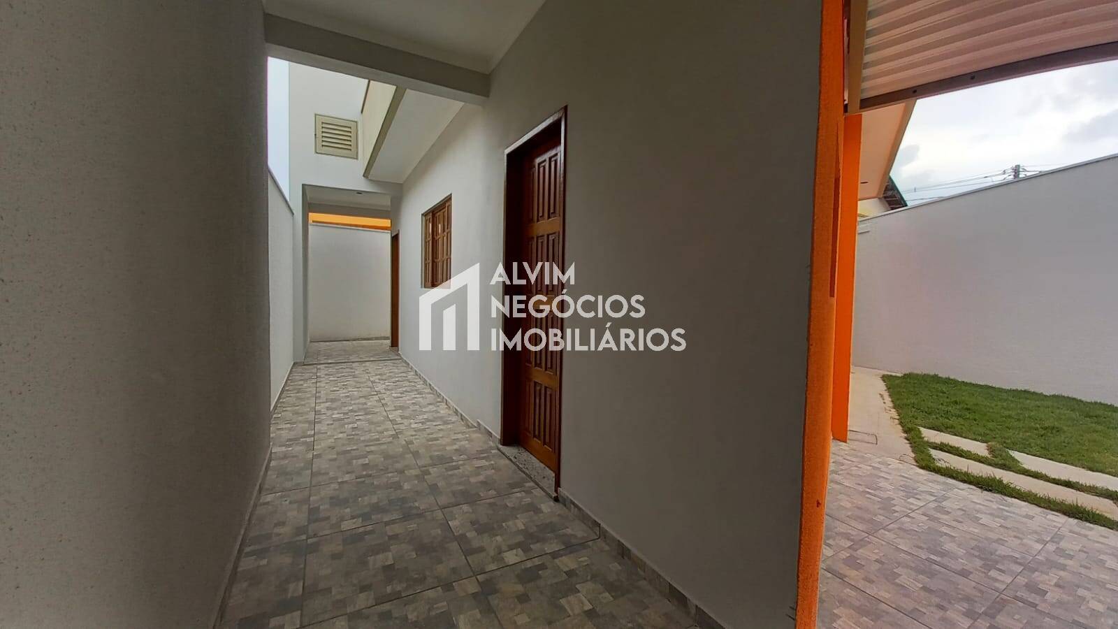 Casa à venda com 2 quartos, 100m² - Foto 1